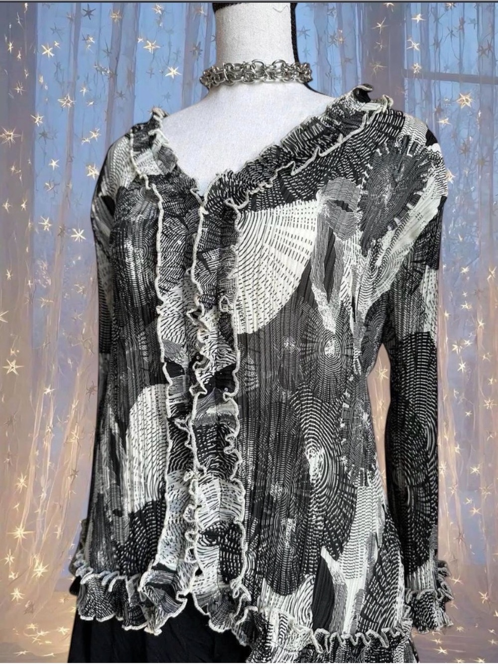 Alberto Makali Black & White Ruffled Long Sleeve Blouse - Picture 3 of 6